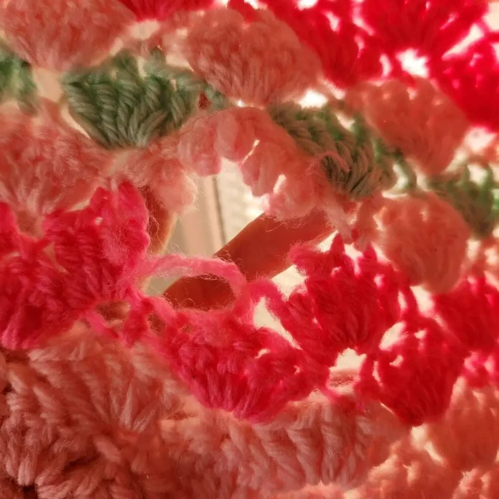 Vintage pastel shell pattern crochet handmade blanket large pink green striped t